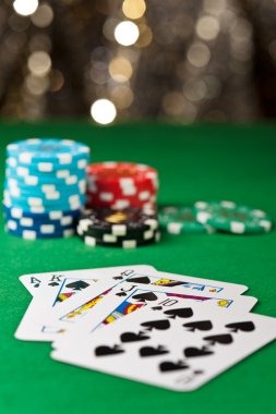 Live roulette table broadcast on viking platform showing dealer and spinning wheel in HD